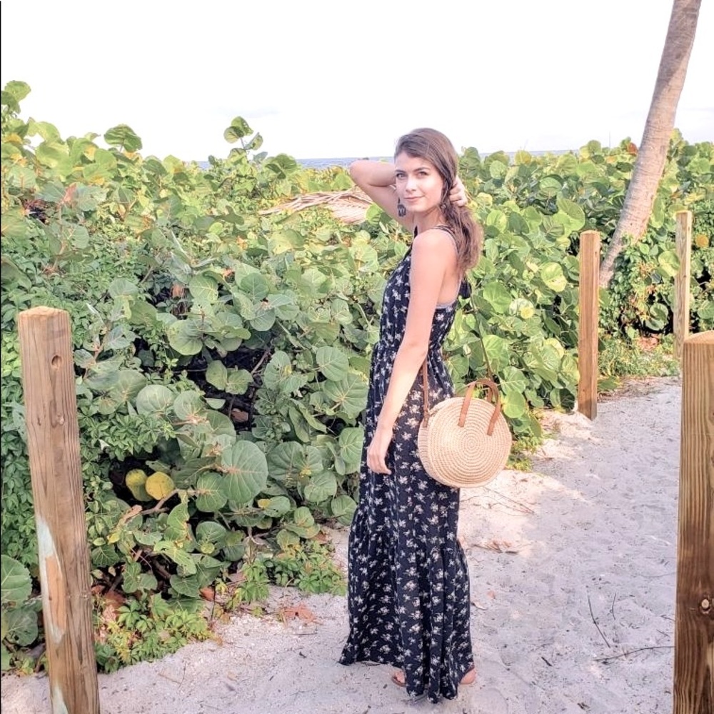Woven shoulder bag